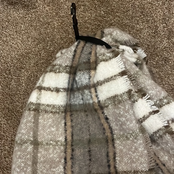 Oblong Scarf - Picture 4 of 4